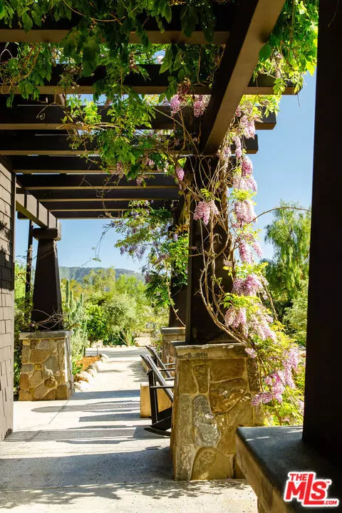 Ojai, CA 93023,220 France CIR