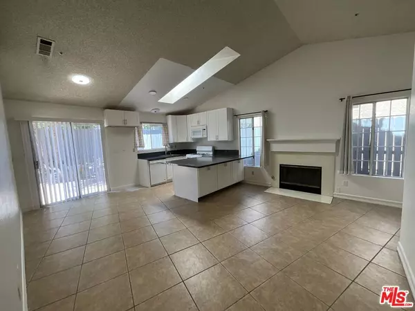 Fontana, CA 92337,13966 Green Vista DR