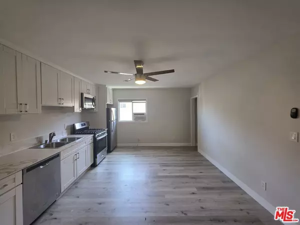 Los Angeles, CA 90019,1505 S Cochran AVE #4