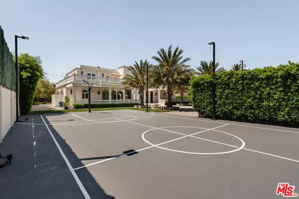 Northridge, CA 91343,16805 Rayen ST