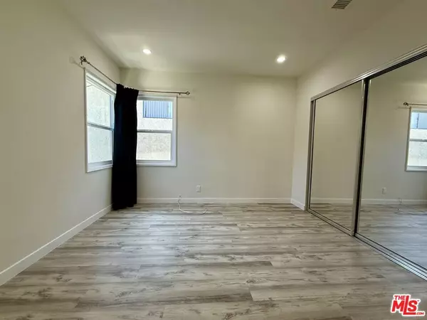 Valley Village, CA 91607,5248 Whitsett AVE #1/2
