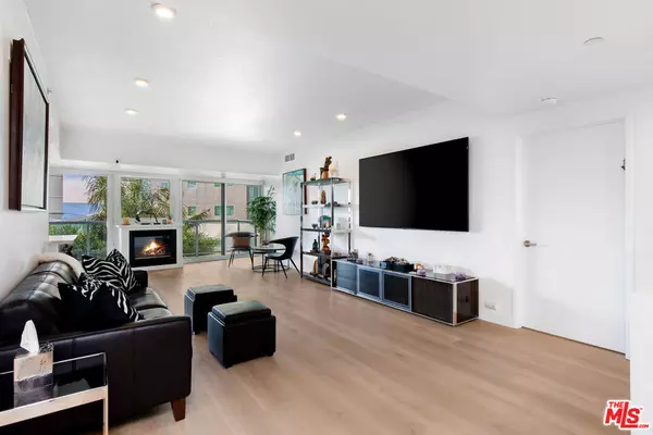 Marina Del Rey, CA 90292,13600 MARINA POINTE DR #401
