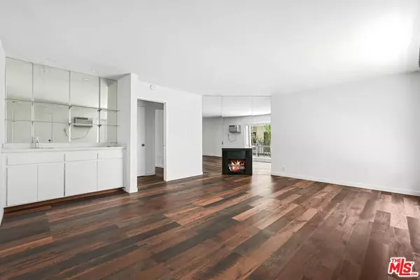 West Hollywood, CA 90069,837 N West Knoll DR #212