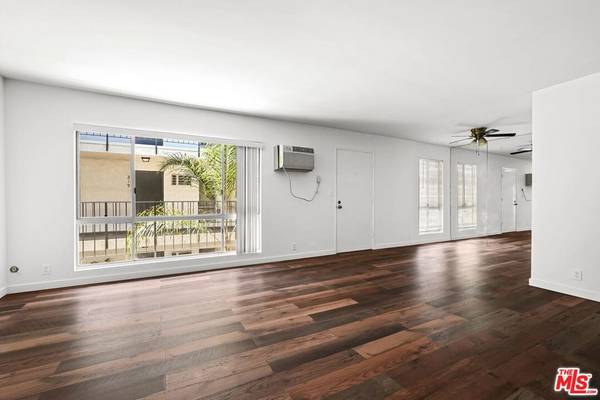 West Hollywood, CA 90069,837 N West Knoll DR #212