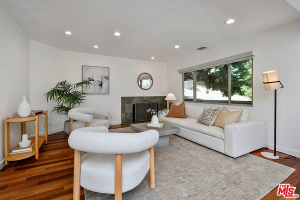 Sherman Oaks, CA 91403,3471 Woodcliff RD