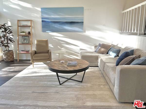 Pacific Palisades, CA 90272,17156 Palisades CIR