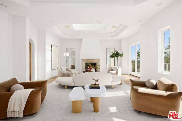 1939 Stradella RD, Los Angeles, CA 90077