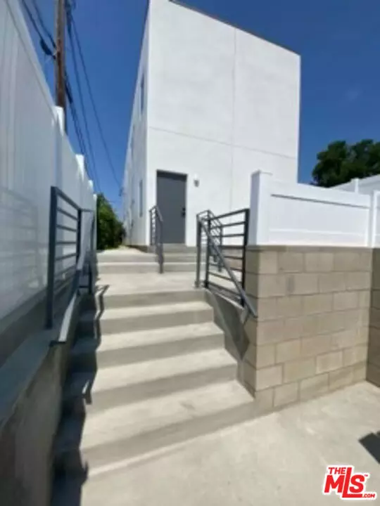 Porter Ranch, CA 91326,10455 Etiwanda AVE