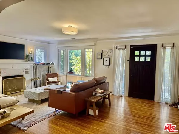 2136 Lemoyne ST, Los Angeles, CA 90026