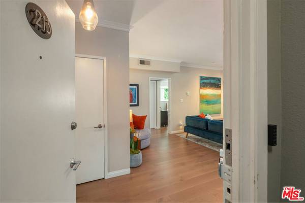West Hollywood, CA 90069,1250 N Kings RD #213