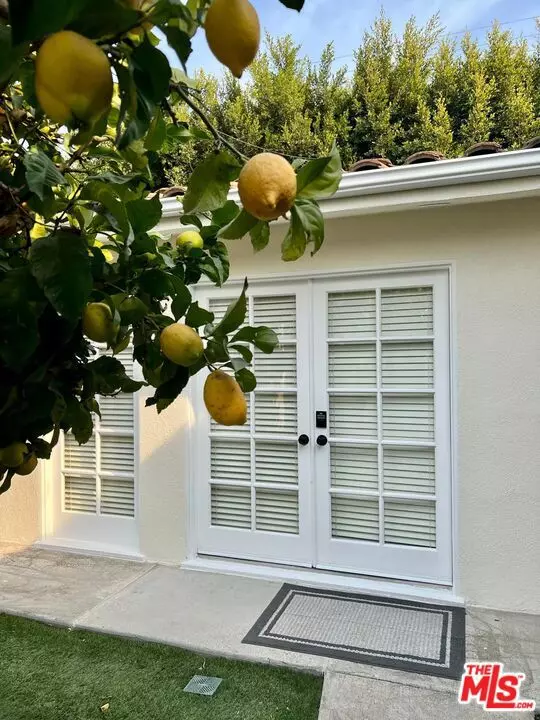 Beverly Hills, CA 90211,466 S Swall DR