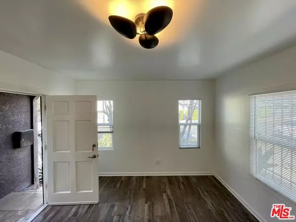 Los Angeles, CA 90018,2672 Cimarron ST