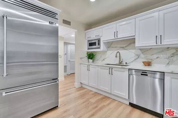 West Hollywood, CA 90048,118 S Clark DR #101