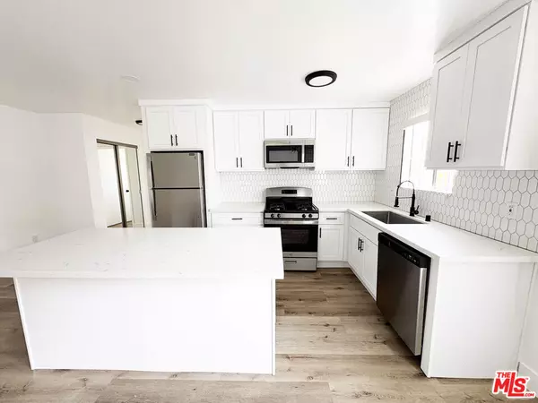 Los Angeles, CA 90027,5440 Carlton WAY #202
