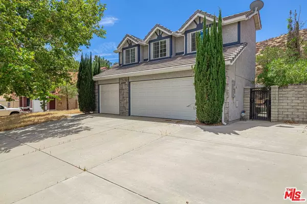 39451 Beacon LN, Palmdale, CA 93551