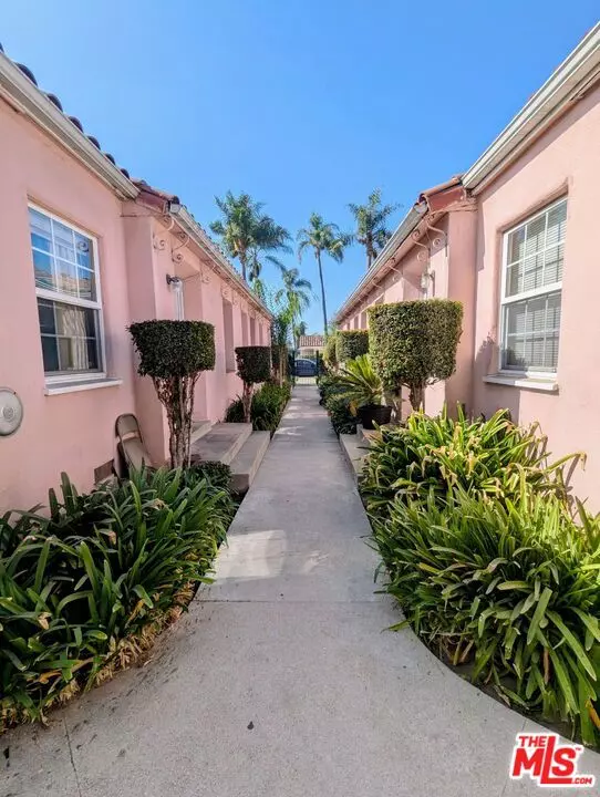 7922 S New Hampshire AVE, Los Angeles, CA 90044