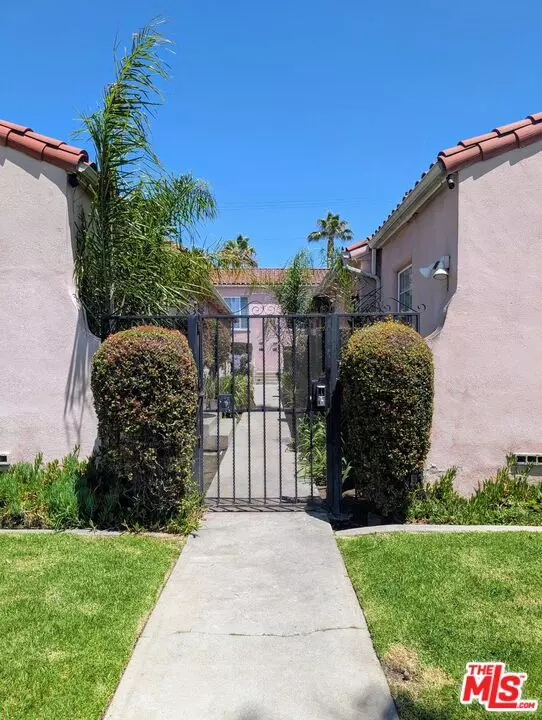 Los Angeles, CA 90044,7922 S New Hampshire AVE