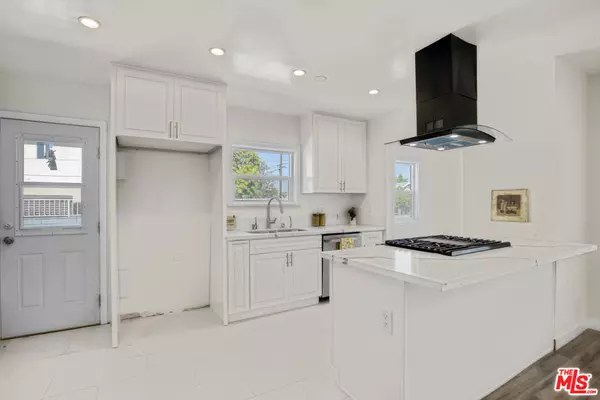 Los Angeles, CA 90003,144 W 106th ST