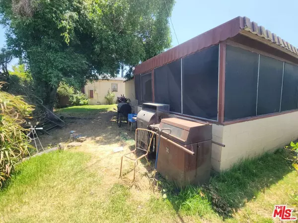 Los Angeles, CA 90016,2715 Clyde AVE