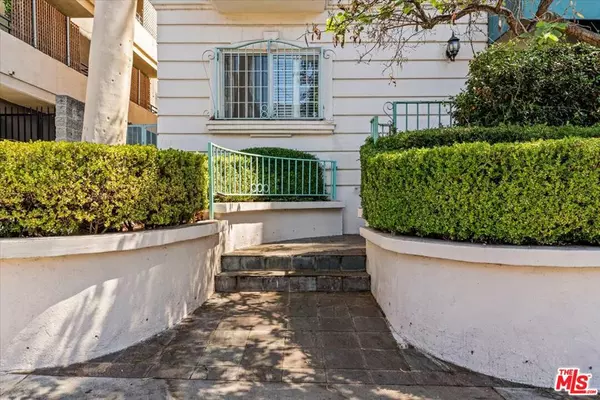 West Hollywood, CA 90046,1342 N Sierra Bonita AVE #102