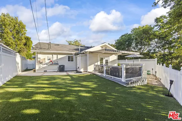 Los Angeles, CA 90065,4007 College Crest DR