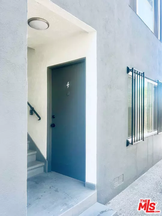 Los Angeles, CA 90038,853 N HUDSON AVE #4
