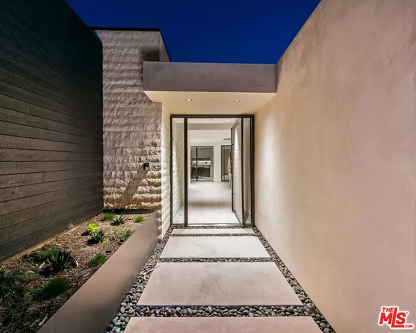 Laguna Beach, CA 92651,1218 Coronado DR