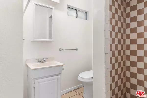 Desert Hot Springs, CA 92240,66087 Desert View AVE #B