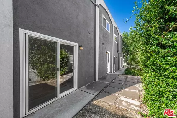 Los Angeles, CA 90012,648 N Grand AVE