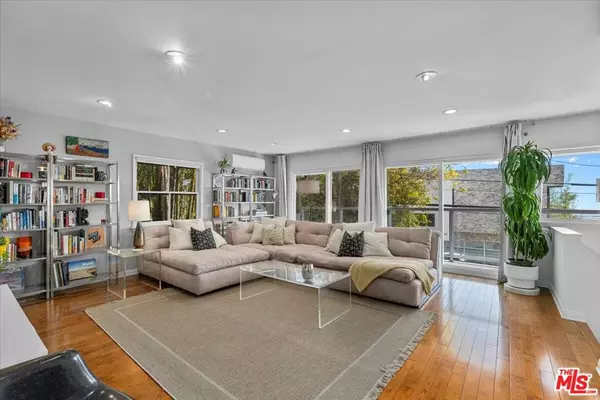 Los Angeles, CA 90046,8809 Appian WAY