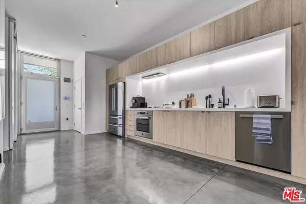 West Hollywood, CA 90069,901 Hancock AVE #206