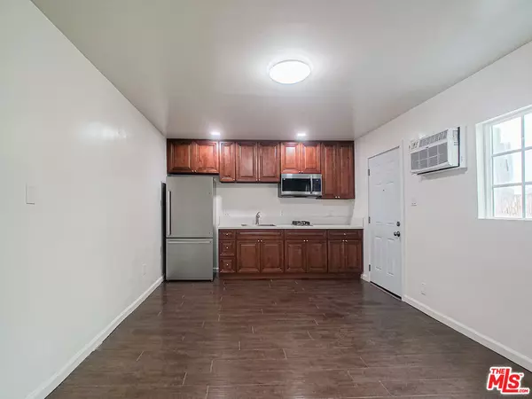 Los Angeles, CA 90004,453 N Kingsley DR #10