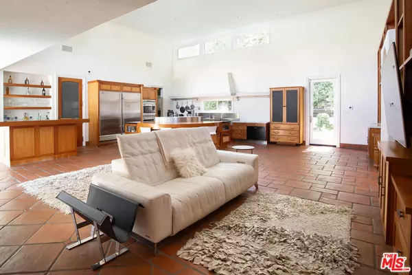 Beverly Hills, CA 90210,1031 Cove WAY