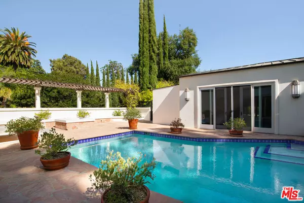 Beverly Hills, CA 90210,1031 Cove WAY