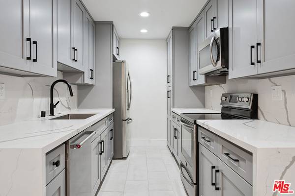 5400 Newcastle AVE #2, Encino, CA 91316