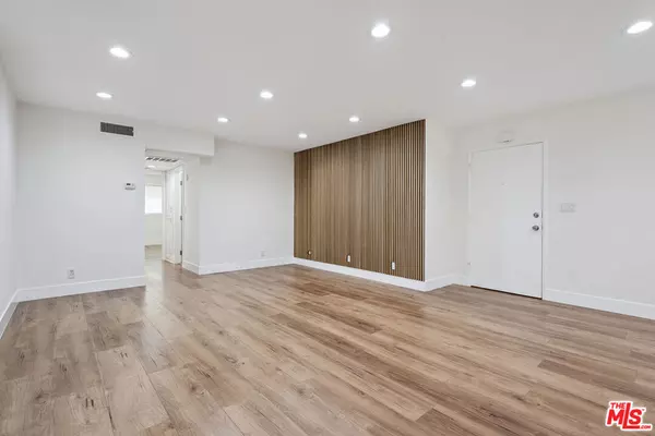 Encino, CA 91316,5400 Newcastle AVE #2