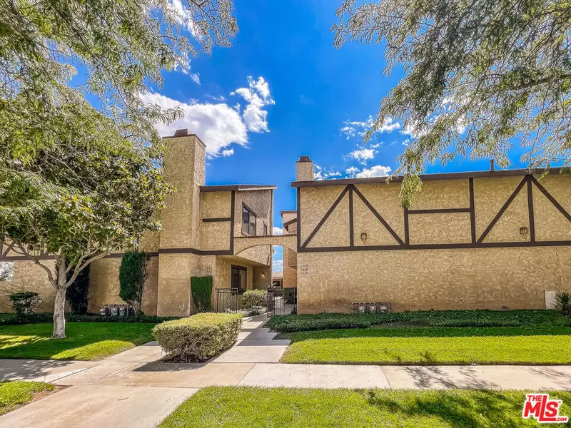 1304 W Avenue J4, Lancaster, CA 93534