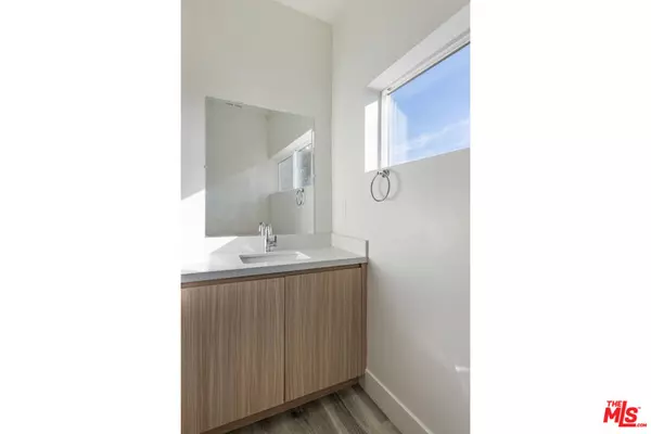 Los Angeles, CA 90065,3212 1/2 Verdugo RD