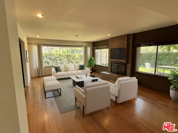 5029 Westpark Dr DR, Valley Village, CA 91601