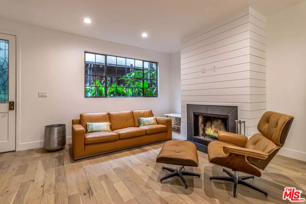Santa Monica, CA 90402,202 San Vicente BLVD #15