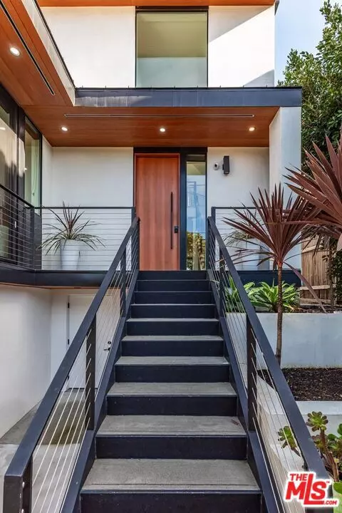 Santa Monica, CA 90402,552 Stassi LN