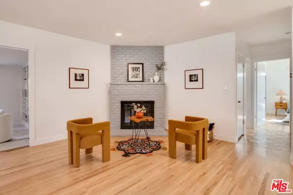 Lake Balboa, CA 91406,6938 Balboa BLVD