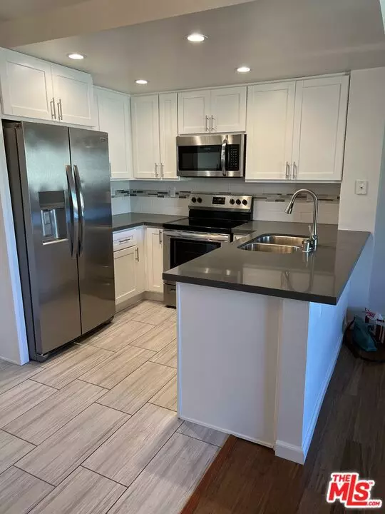 Los Angeles, CA 90008,4810 S La Brea AVE #208