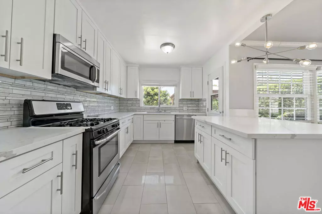 Granada Hills, CA 91344,10731 Gothic AVE