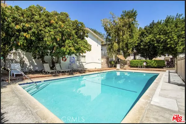 Tarzana, CA 91356,18547 Collins ST #B12
