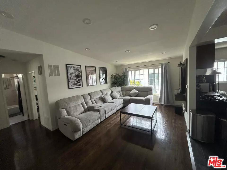 Los Angeles, CA 90066,4035 Inglewood BLVD ##4