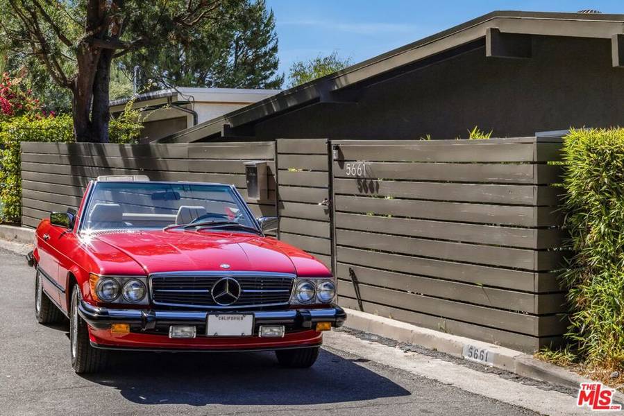 5661 Spreading Oak DR, Los Angeles, CA 90068