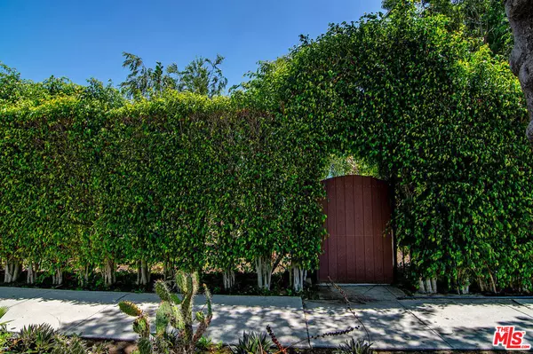 Los Angeles, CA 90046,720 N Ogden DR