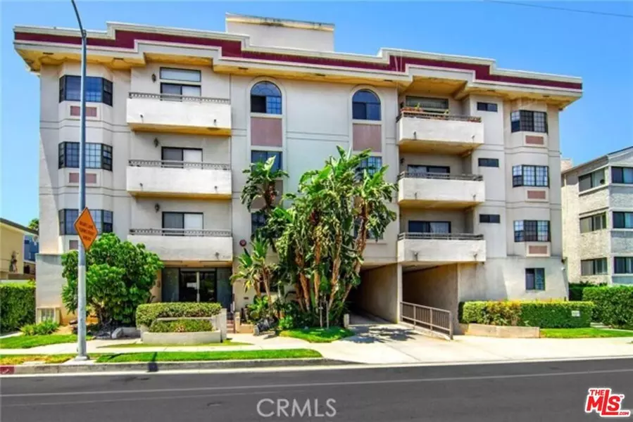 5319 Lindley AVE #303, Tarzana, CA 91356