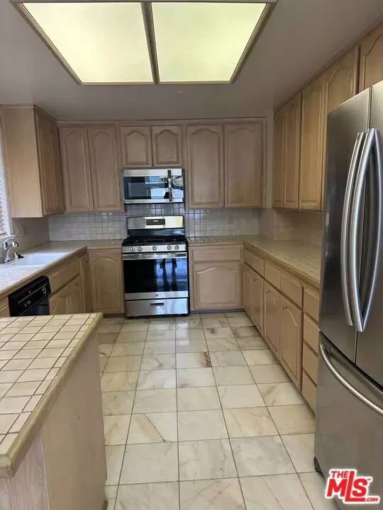 Tarzana, CA 91356,5319 Lindley AVE #303
